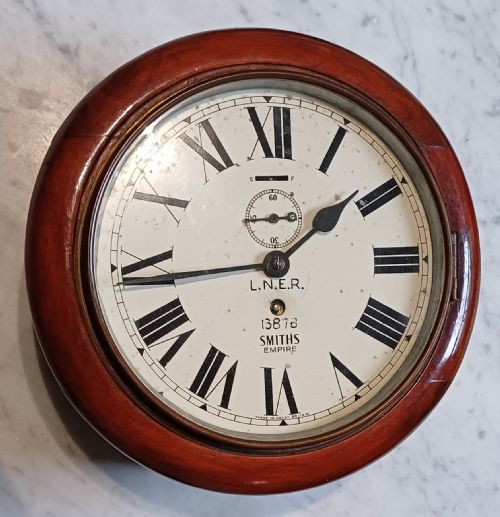 SMITHS LNER LONDON NORTH EASTERN RAILWAY SMALL WALL CLOCK ISSUE NO 13878 CIRCA 1953 - ADDITIONAL PHOTO 1