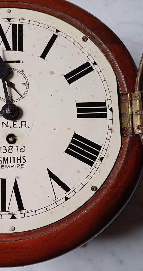 SMITHS LNER LONDON NORTH EASTERN RAILWAY SMALL WALL CLOCK ISSUE NO 13878 CIRCA 1953 - ADDITIONAL PHOTO 6