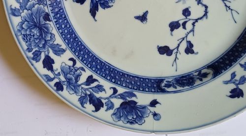 RESERVED PS CHINESE VERY FINELY PAINTED BLUE AND WHITE PLATE DECORATED WITH A SONGBIRD AND INSECTS TO THE CENTRE DATING CIRCA 1765 - ADDITIONAL PHOTO 3