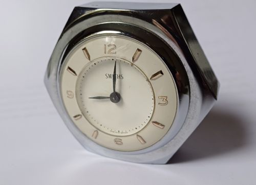 RESERVED EK A FANTASTIC SMALL SMITHS DESK CLOCK IN THE DESIGN OF A MOTORING HEXAGONAL WHEEL NUT AS DESIGNED FOR A SET OF SPORTS CAR WIRE WHEELS DATING CIRCA 1940S - ADDITIONAL PHOTO 2
