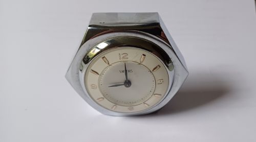 RESERVED EK A FANTASTIC SMALL SMITHS DESK CLOCK IN THE DESIGN OF A MOTORING HEXAGONAL WHEEL NUT AS DESIGNED FOR A SET OF SPORTS CAR WIRE WHEELS DATING CIRCA 1940S - ADDITIONAL PHOTO 5