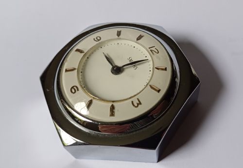 RESERVED EK A FANTASTIC SMALL SMITHS DESK CLOCK IN THE DESIGN OF A MOTORING HEXAGONAL WHEEL NUT AS DESIGNED FOR A SET OF SPORTS CAR WIRE WHEELS DATING CIRCA 1940S - ADDITIONAL PHOTO 8