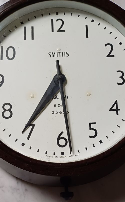 SMITHS BRITISH RAIL MIDLAND REGION BAKELITE 8DAY WALL CLOCK ISSUE NO 23653 DATING CIRCA 1950S - ADDITIONAL PHOTO 1