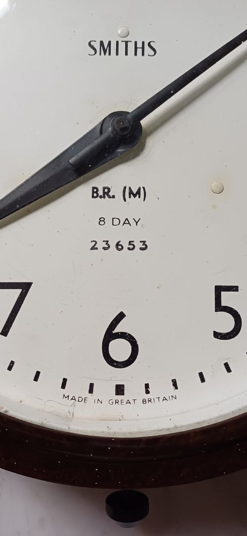 SMITHS BRITISH RAIL MIDLAND REGION BAKELITE 8DAY WALL CLOCK ISSUE NO 23653 DATING CIRCA 1950S - ADDITIONAL PHOTO 2