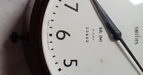 SMITHS BRITISH RAIL MIDLAND REGION BAKELITE 8DAY WALL CLOCK ISSUE NO 23653 DATING CIRCA 1950S - ADDITIONAL PHOTO 4