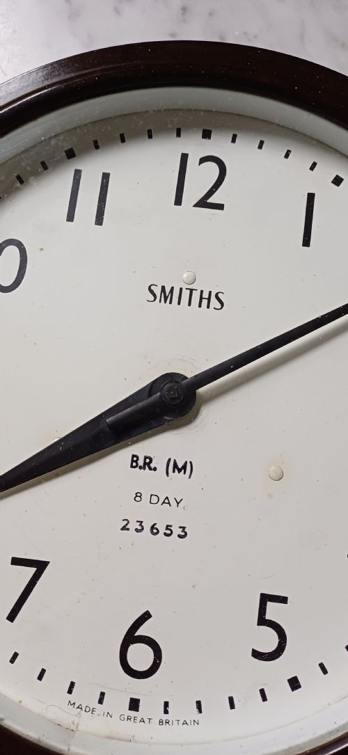 SMITHS BRITISH RAIL MIDLAND REGION BAKELITE 8DAY WALL CLOCK ISSUE NO 23653 DATING CIRCA 1950S - ADDITIONAL PHOTO 13
