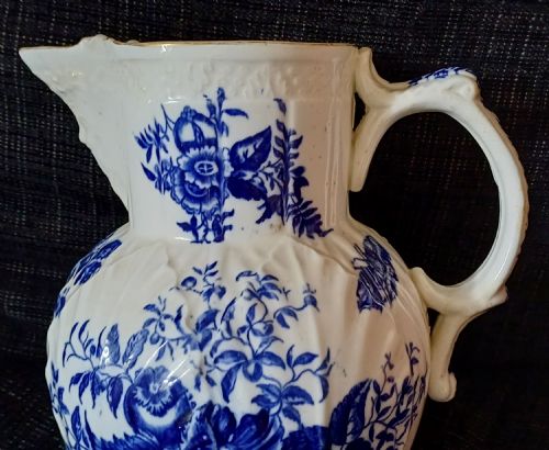 CAUGHLEY COALPORT TRANSITIONAL BLUE AND WHITE MASK HEAD JUG IN THE PINE CONE DECORATION DATING CIRCA 1800 - ADDITIONAL PHOTO 1