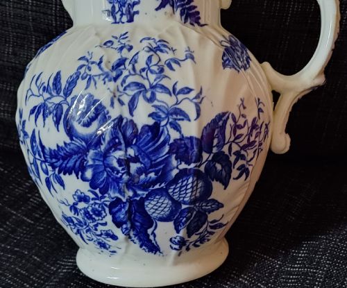 CAUGHLEY COALPORT TRANSITIONAL BLUE AND WHITE MASK HEAD JUG IN THE PINE CONE DECORATION DATING CIRCA 1800 - ADDITIONAL PHOTO 2