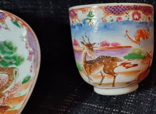CHINESE 18TH CENTURY TEA BOWL SAUCER DECORATED WITH AN AUSPICIOUS FIVE BLESSINGS SCENE IN THE MANDARIN PALLET DATING CIRCA 1760 - ADDITIONAL PHOTO 3