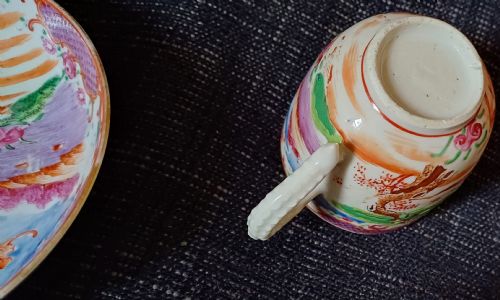CHINESE 18TH CENTURY TEA BOWL SAUCER DECORATED WITH AN AUSPICIOUS FIVE BLESSINGS SCENE IN THE MANDARIN PALLET DATING CIRCA 1760 - ADDITIONAL PHOTO 11