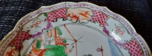CHINESE 18TH CENTURY MANDARIN PALLET ACROBATICS OR CIRCUS DESIGN SAUCER AND TEA BOWL DATING CIRCA 1770 - ADDITIONAL PHOTO 13
