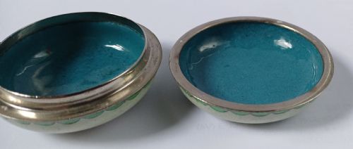 RESERVED IS JAPANESE CLOISONN GINBARI ENAMEL SMALL ROUND BOX AND LID WHITE METAL MOUNTS AND WHITE METAL WIRE INLAY PROBABLY SILVER DATING TO THE MEIJI PERIOD - ADDITIONAL PHOTO 9