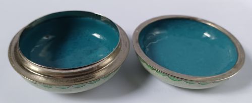 RESERVED IS JAPANESE CLOISONN GINBARI ENAMEL SMALL ROUND BOX AND LID WHITE METAL MOUNTS AND WHITE METAL WIRE INLAY PROBABLY SILVER DATING TO THE MEIJI PERIOD - ADDITIONAL PHOTO 10