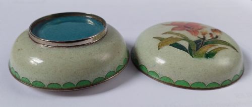 RESERVED IS JAPANESE CLOISONN GINBARI ENAMEL SMALL ROUND BOX AND LID WHITE METAL MOUNTS AND WHITE METAL WIRE INLAY PROBABLY SILVER DATING TO THE MEIJI PERIOD - ADDITIONAL PHOTO 12