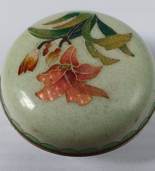 RESERVED IS JAPANESE CLOISONN GINBARI ENAMEL SMALL ROUND BOX AND LID WHITE METAL MOUNTS AND WHITE METAL WIRE INLAY PROBABLY SILVER DATING TO THE MEIJI PERIOD - ADDITIONAL PHOTO 18