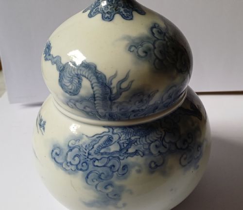 RESERVED TD PPJAPANESE HIRADO DOUBLE GOURD SHAPED DRAGON AND TIGER VASE DATING TO THE MEIJI PERIOD - ADDITIONAL PHOTO 9