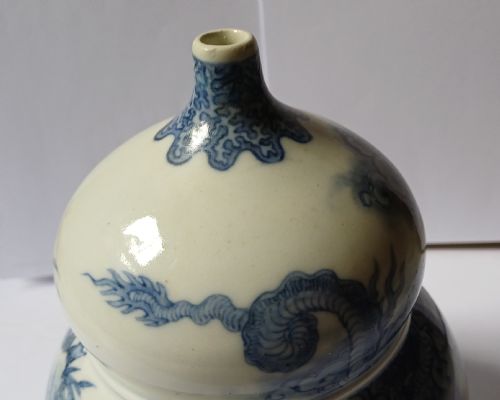 RESERVED TD PPJAPANESE HIRADO DOUBLE GOURD SHAPED DRAGON AND TIGER VASE DATING TO THE MEIJI PERIOD - ADDITIONAL PHOTO 10