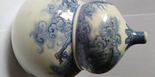 RESERVED TD PPJAPANESE HIRADO DOUBLE GOURD SHAPED DRAGON AND TIGER VASE DATING TO THE MEIJI PERIOD - ADDITIONAL PHOTO 16