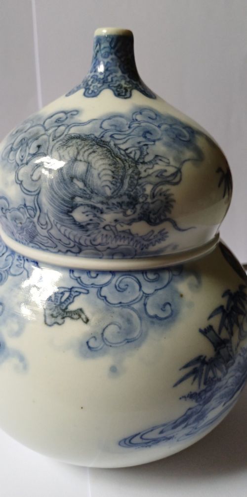 RESERVED TD PPJAPANESE HIRADO DOUBLE GOURD SHAPED DRAGON AND TIGER VASE DATING TO THE MEIJI PERIOD - ADDITIONAL PHOTO 17