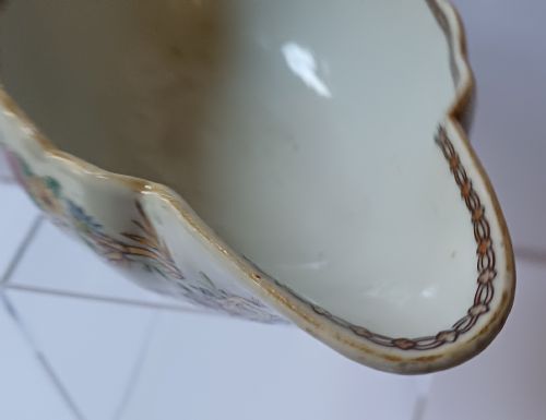 CHINESE 18TH CENTURY FAMILLE ROSE ARMORIAL SAUCE BOAT CIRCA 1755 - ADDITIONAL PHOTO 11