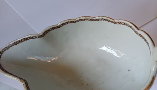 CHINESE 18TH CENTURY FAMILLE ROSE ARMORIAL SAUCE BOAT CIRCA 1755 - ADDITIONAL PHOTO 12