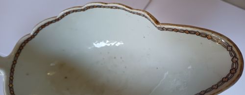 CHINESE 18TH CENTURY FAMILLE ROSE ARMORIAL SAUCE BOAT CIRCA 1755 - ADDITIONAL PHOTO 13
