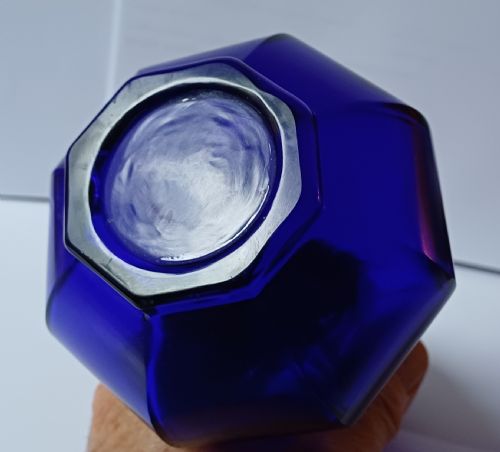 CHINESE PEKING OCTAGONAL BLUE GLASS BOTTLE VASE CIRCA 20TH CENTURY - ADDITIONAL PHOTO 6
