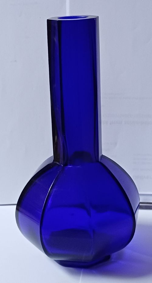 CHINESE PEKING OCTAGONAL BLUE GLASS BOTTLE VASE CIRCA 20TH CENTURY - ADDITIONAL PHOTO 2
