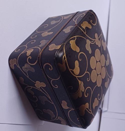 RESERVED VB JAPANESE LACQUER BOX AND COVER EDO PERIOD CIRCA 1830 - ADDITIONAL PHOTO 2
