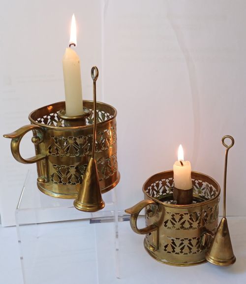 A PAIR OF 19THCENTURY ENGLISH ANTIQUE BRASS GALLERIED CANDLESTICKS - ADDITIONAL PHOTO 1