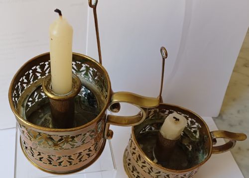 A PAIR OF 19THCENTURY ENGLISH ANTIQUE BRASS GALLERIED CANDLESTICKS - ADDITIONAL PHOTO 7