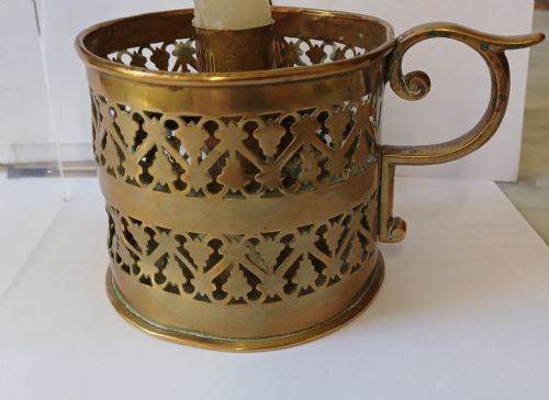 A PAIR OF 19THCENTURY ENGLISH ANTIQUE BRASS GALLERIED CANDLESTICKS - ADDITIONAL PHOTO 10