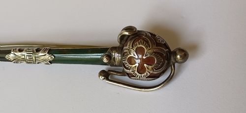 A SILVER AND AGATE BASKETHILTED BROADSWORD KILT PIN OR BROOCH CIRCA 1900 - ADDITIONAL PHOTO 1