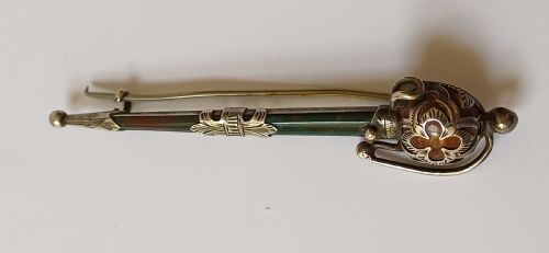 A SILVER AND AGATE BASKETHILTED BROADSWORD KILT PIN OR BROOCH CIRCA 1900 - ADDITIONAL PHOTO 2