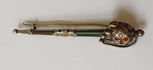 A SILVER AND AGATE BASKETHILTED BROADSWORD KILT PIN OR BROOCH CIRCA 1900 - ADDITIONAL PHOTO 3