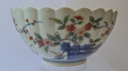 fig 4. A fluted late 17th-century Japanese porcelain bowl decorated with polychrome floral enamel motifs against an off-white background.