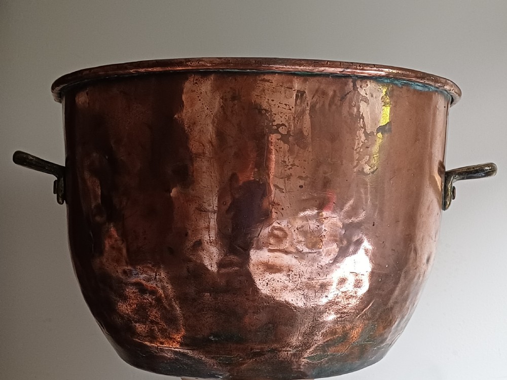 (Sold CP)  -A Magnificent large Copper Log or Coal bin / scuttle dating from the late Georgian early Victorian period.