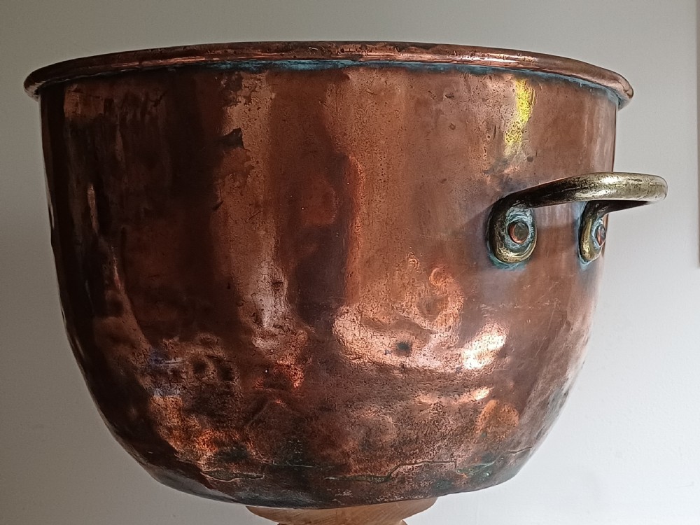(Sold CP)  -A Magnificent large Copper Log or Coal bin / scuttle dating from the late Georgian early Victorian period. View II