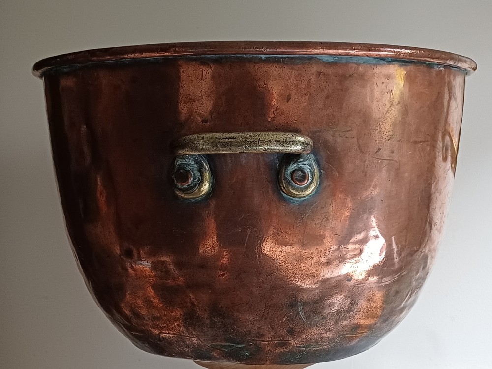 (Sold CP)  -A Magnificent large Copper Log or Coal bin / scuttle dating from the late Georgian early Victorian period. View III