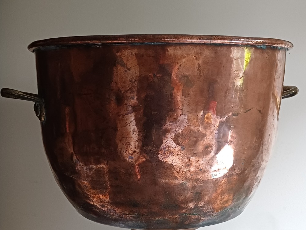 (Sold CP)  -A Magnificent large Copper Log or Coal bin / scuttle dating from the late Georgian early Victorian period. View V