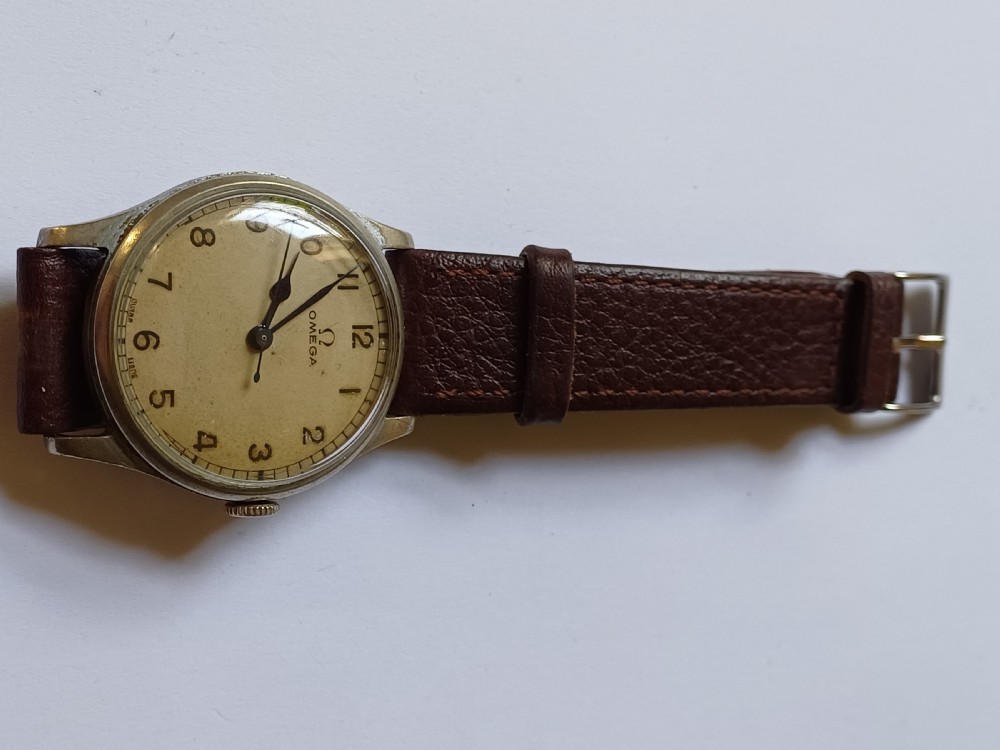 Omega Royal Fleet Air Arm issued HS8 pilots watch ref H.S./I\8 5684, circa 1943 View III
