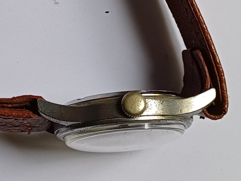 Smiths 15 jewel A404 Everest version, dating circa 1954 View III