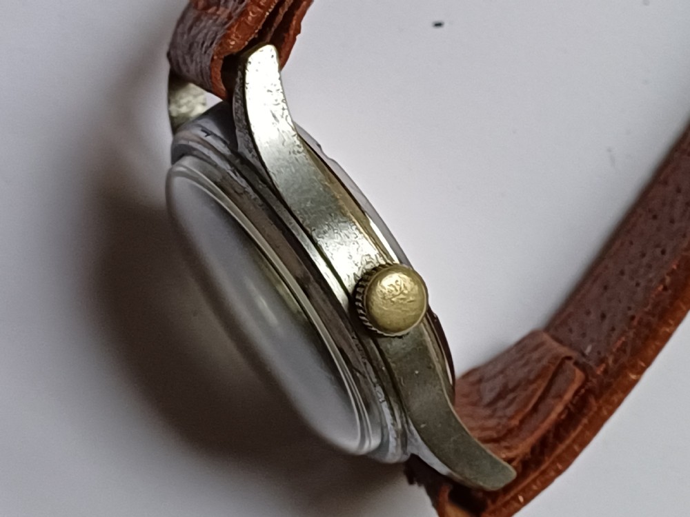 Smiths 15 jewel A404 Everest version, dating circa 1954 View IV