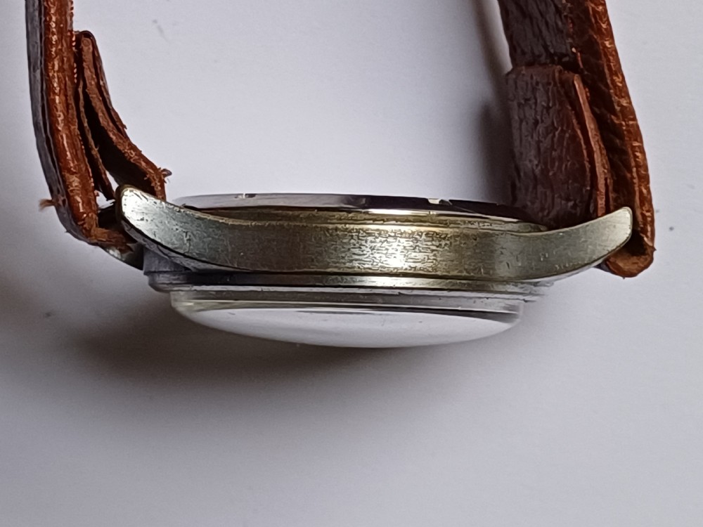 Smiths 15 jewel A404 Everest version, dating circa 1954 View VI