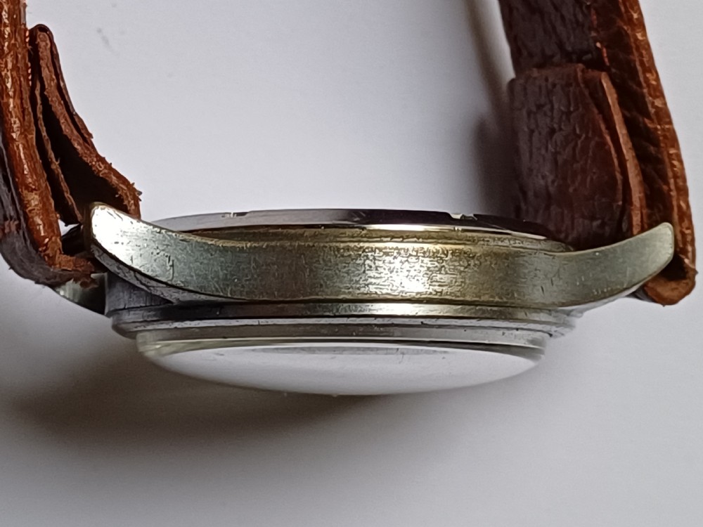 Smiths 15 jewel A404 Everest version, dating circa 1954 View VII
