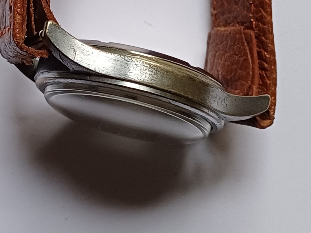 Smiths 15 jewel A404 Everest version, dating circa 1954 View VIII