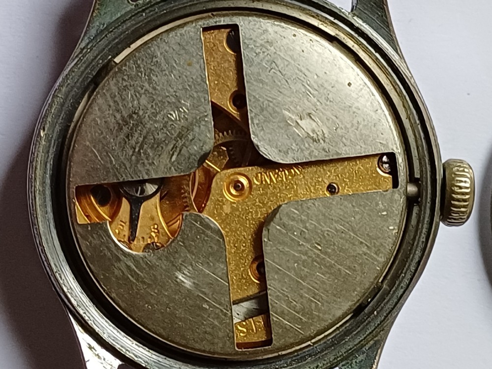 Smiths 15 jewel A404 Everest version, dating circa 1954 View XVII