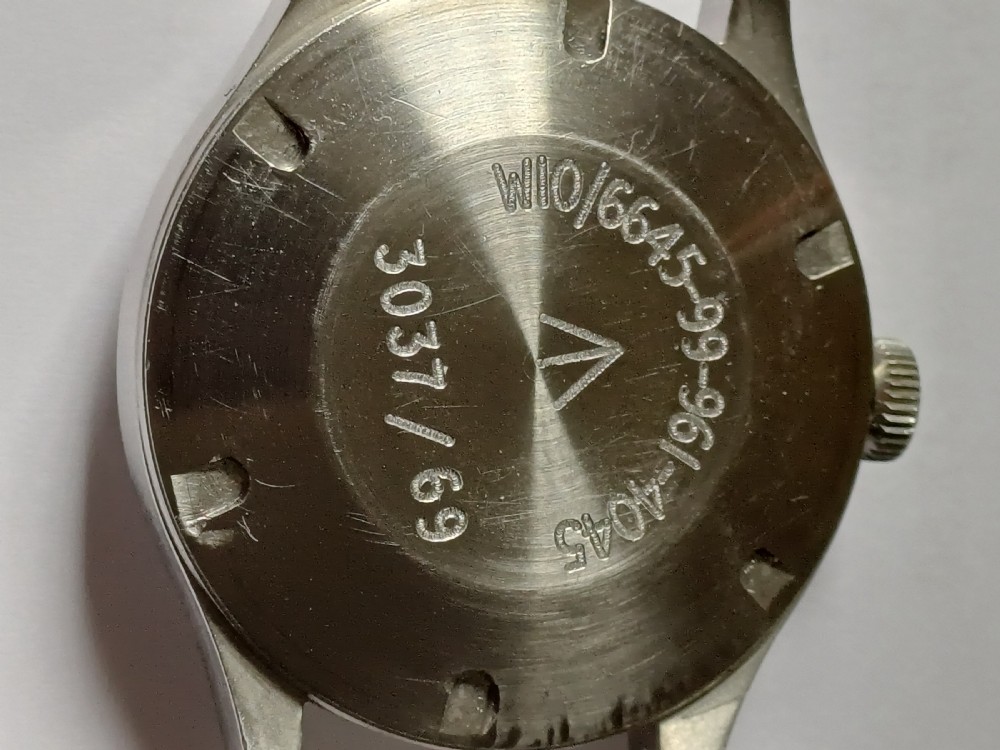Smiths W10 British Army issued watch, dated 1969 View VIII