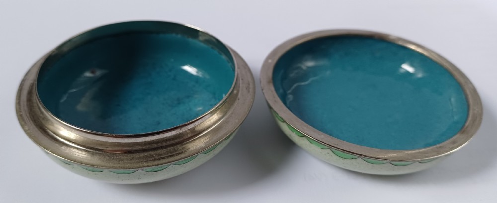 (Reserved IS) Japanese Cloisonné Ginbari Enamel small round box and lid, white metal mounts and white metal wire inlay, (probably silver), dating to the Meiji period. View XI