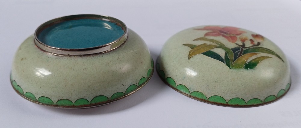 (Reserved IS) Japanese Cloisonné Ginbari Enamel small round box and lid, white metal mounts and white metal wire inlay, (probably silver), dating to the Meiji period. View XIII